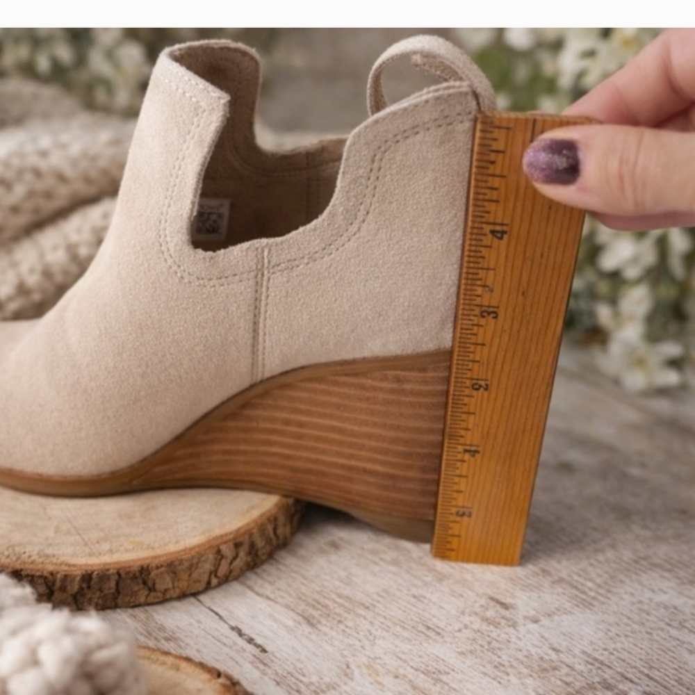 TOMS Beige Suede Wedge Ankle Booties Womens Size 7.5 Slip On Cutout Booties Neut - Picture 3 of 6
